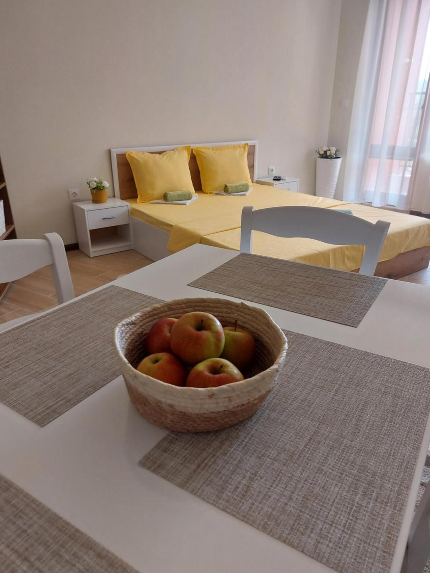 Krimski Apartment - Free Private Parking ヴァルナ エクステリア 写真